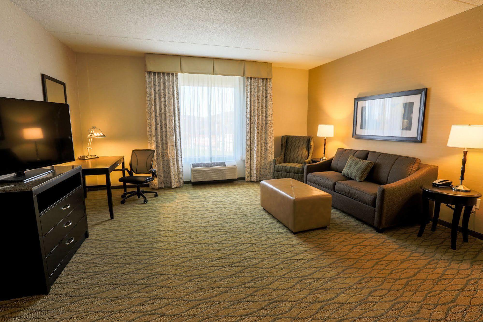 Hilton Garden Inn Indiana At Iup Exteriör bild